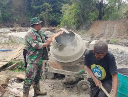 TNI AD Rampungkan Jembatan Darurat di Desa Batu Nagodang Siatas