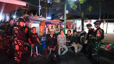 Patroli Komduk, Babinsa dan Warga Bersatu Jaga Wilayah Tetap Kondusif