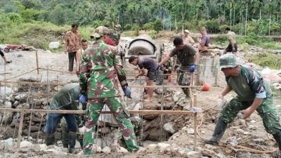 Bangun Jembatan Perintis Garuda, TNI dan Warga Gotong Royong Buka Akses Pedalaman Aceh Tenggara