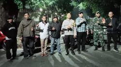 Ciptakan Wilayah Aman dan Kondusif, Babinsa Koramil 04/Pulogadung Bersama Aparat dan Warga Gelar Patroli Malam