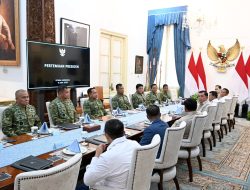 Presiden Prabowo Subianto Menerima Panglima TNI Agus Subiyanto, Wakil Panglima TNI Tandyo Budi, Serta Kepala Staf Angkatan Darat, Laut, dan Udara di Istana Merdeka