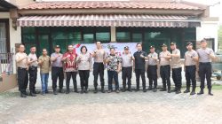 Sambut Hari Bhayangkara ke-80, Polres Metro Jakarta Barat Gelar Bakti Religi Bersih Bersih di Tempat Ibadah Lintas Agama