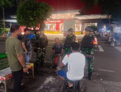 Babinsa, FKDM dan Warga Gelar Patroli Malam di Duren Sawit