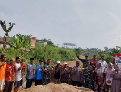 Kasiter Korem 051/Wijayakarta Hadiri Peletakan Batu Pertama Pembangunan Jembatan Armco di Desa Tamansari