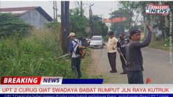 UPT 2 Curug Giat Swadaya Babat Rumput di Jalan Raya Kutruk Perbatasan Bogor, Wujud Nyata Pelayanan untuk Masyarakat