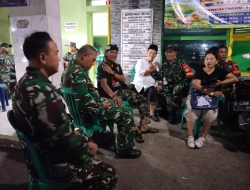 Babinsa Koramil 06/Cakung Laksanakan Patroli dan Siskamling, Ciptakan Rasa Aman di Malam Minggu