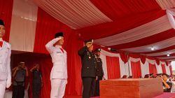 Kapolsek Pasar Kemis AKP Humaedi Pimpin Upacara Penurunan Bendera HUT RI ke-81