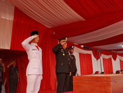 Kapolsek Pasar Kemis AKP Humaedi Pimpin Upacara Penurunan Bendera HUT RI ke-81