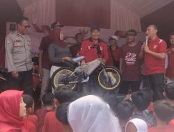 Semarak HUT ke-81 RI: Jalan Sehat Kelurahan Kenanga Diikuti 2.000 Warga, Doorprize Utama Motor Honda Berhasil Disambar