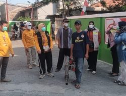 Demi Warga Sehat, Fogging Bersama di RT 05/RW 04 Kenanga Dilaksanakan Secara Bersama-Sama