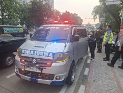 Korban Tabrak Lari, Anggota Lantas Kelapa Gading Gerak Cepat Bantu Evakuasi