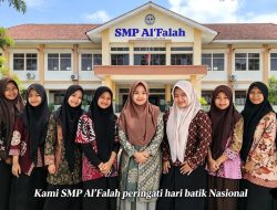 SMP Al’Falah Peringati Hari Batik Nasional, Kepala Sekolah dan Dewan Guru Bersama Siswa-Siswi