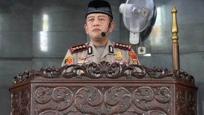 Dari Mimbar Jumat, Kapolres Jakbar Kombes Pol Nasriadi Ajak Masyarakat Jaga Kerukunan dan Keamanan Lingkungan
