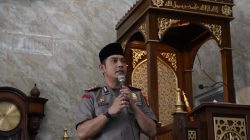 Polri Hadir di Tengah Masyarakat, Safari Jumat Wakapolres Jakbar Bawa Pesan Kedamaian dan Kepedulian