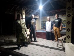 Patroli Malam, TNI Di Wuryantoro Juga Dijadikan Sarana Komsos Dengan Warga